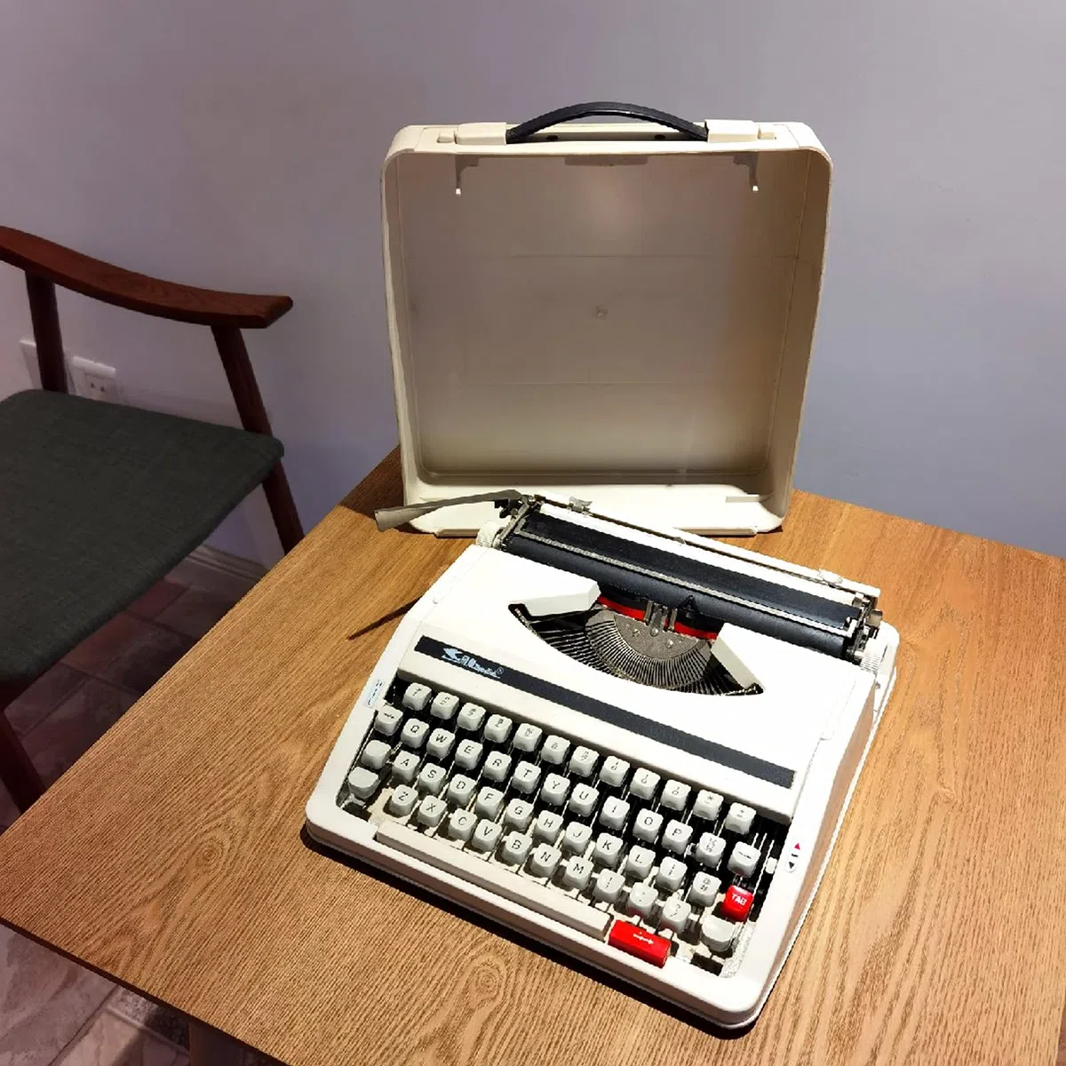 Métal Machine À Écrire Vintage, Mécanique Outil d'écriture - avec Housse de Valise et Ruban Rouge Noir 30 * 30 * 10CM